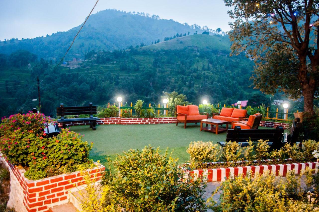 Evaan Resorts Oakwood Hamlet shoghi Shimla Buitenkant foto