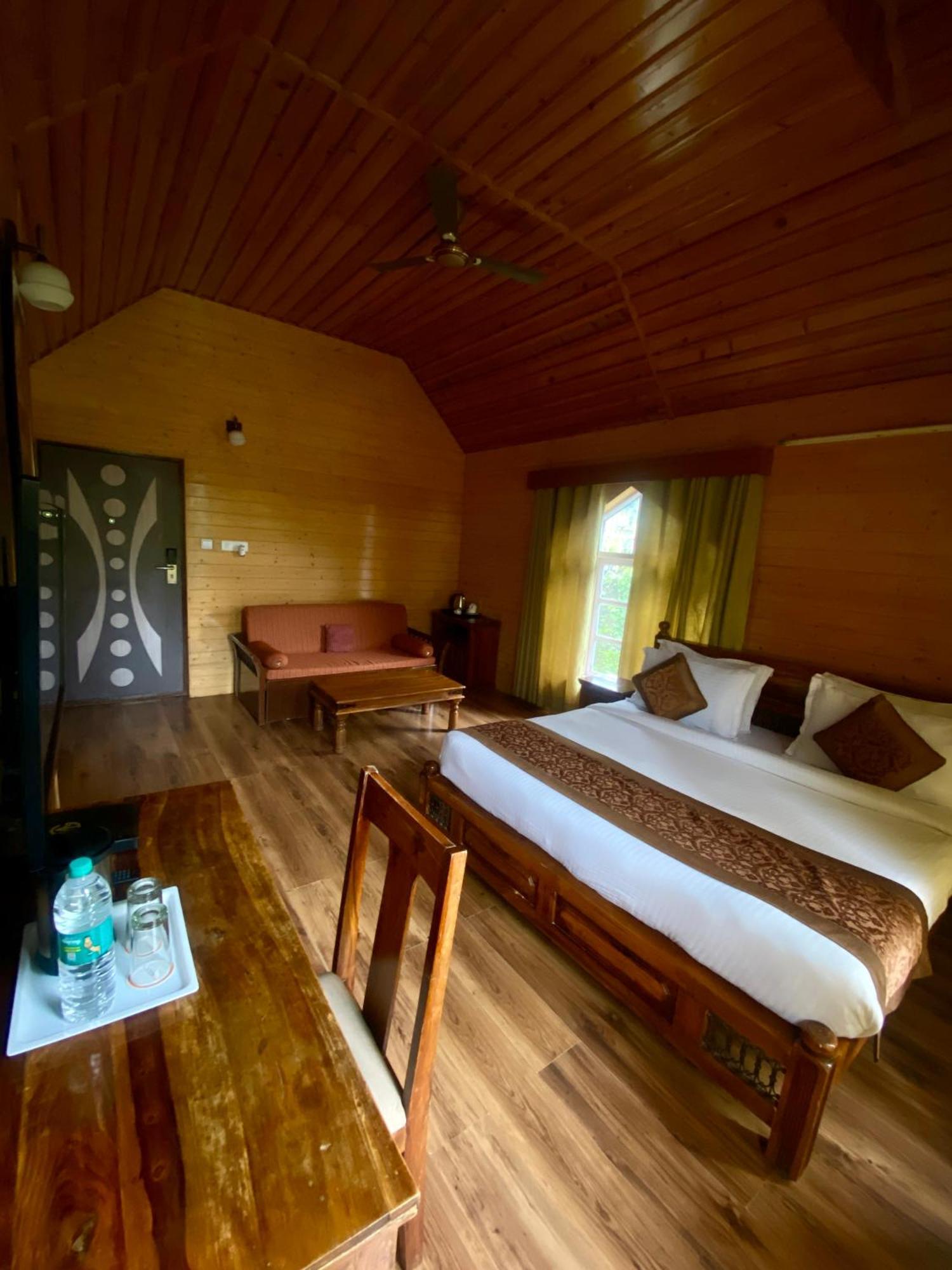 Evaan Resorts Oakwood Hamlet shoghi Shimla Buitenkant foto