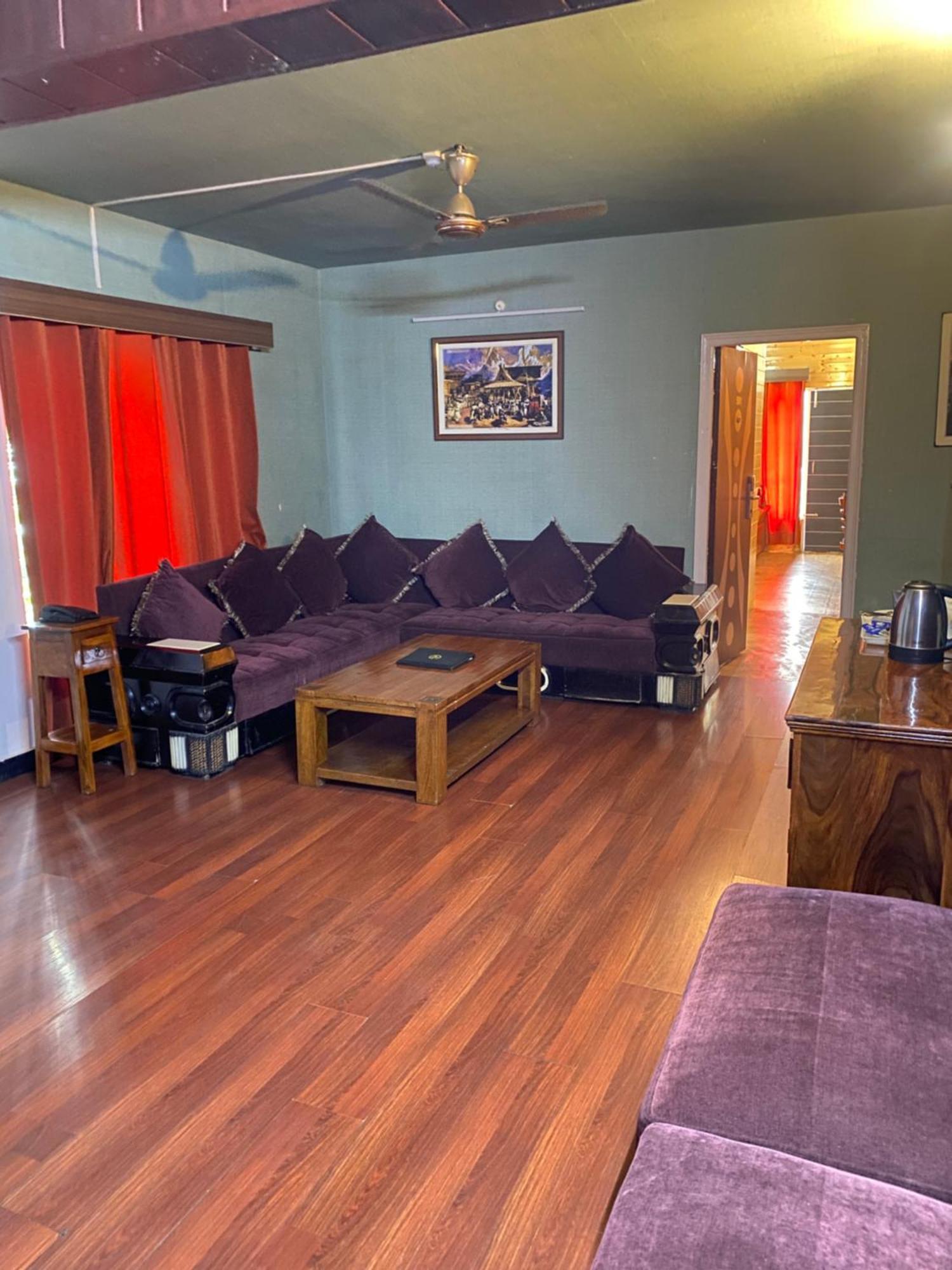 Evaan Resorts Oakwood Hamlet shoghi Shimla Buitenkant foto